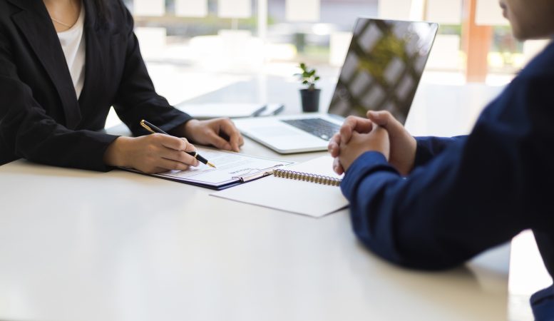 Le renforcement des informations à communiquer au salarié lors de l’embauche depuis le 1er novembre 2023